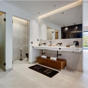 5 bedroom luxury seaside villa with indoor & outdoor pool, near Acharavi, sleeps 10